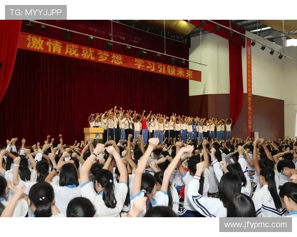 上海足球队的节奏揭秘:激情与梦想交织的绿茵传奇 上海足球队的节奏揭秘:激情与梦想交织的绿茵传奇