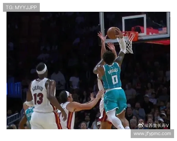 2019年黄蜂与热火激战回顾球场上的精彩瞬间与战术较量分析