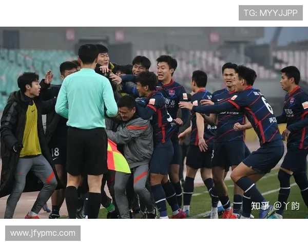 重庆足球队在城市联赛中的团队协作表现分析与点评